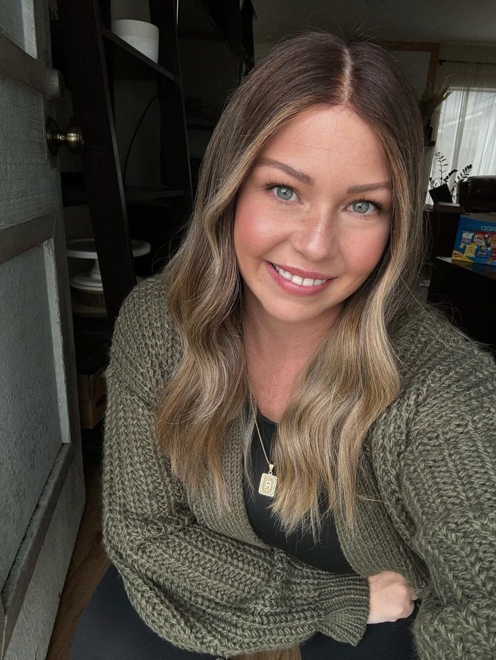 20" Divine Luxe Lace Top Wig #6 Neutral Medium Brown w/ Double Balayage Color Service - Image 3