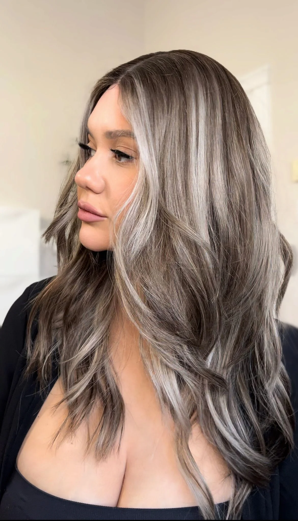 22" Ponytail Silk Part Wig Silver Smoke w/ Reverse Balayage & Chin Face Framing - Image 3