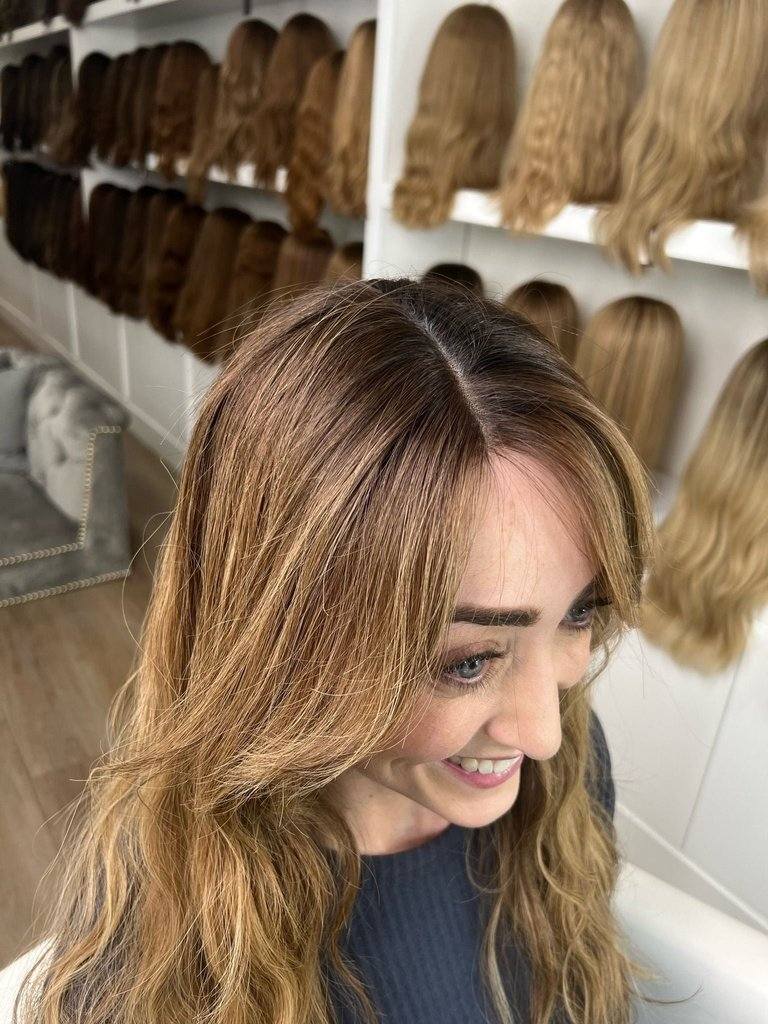 24" Divine Lace Top Wig Medium Blonde With Reverse Balayage Wavy - Image 4